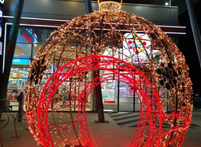 Konstrukcja bombki z przejściem Galeria Glogovia (1)