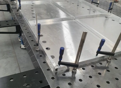 Konstrukcja żyrandoli - centrum handlowe Słowenia (5)